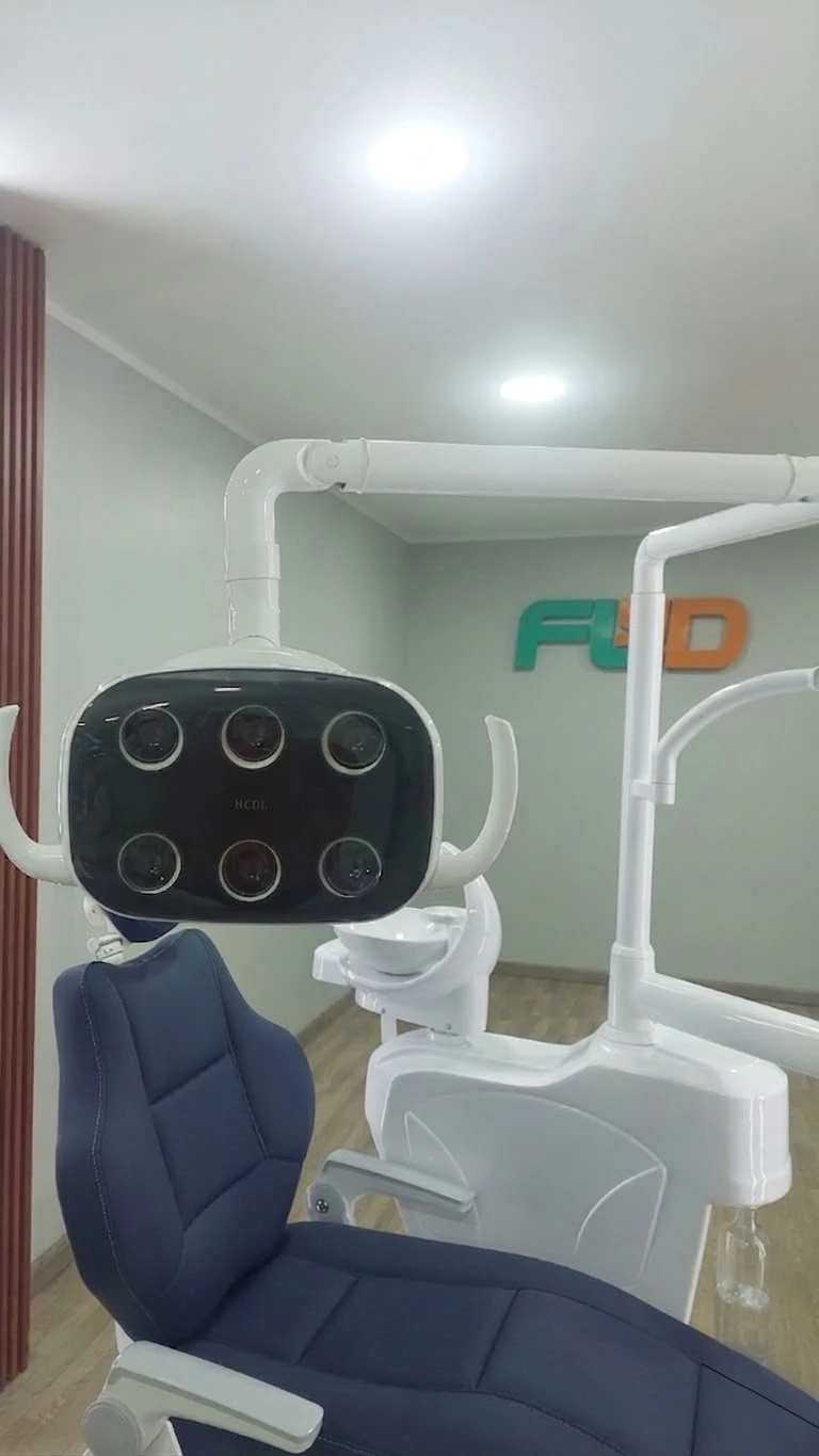 Unidad Dental F‑D400 Flyd Precio Perú<span class="flyd-subtitulo-bold">Sillón Odontológico Completo con Lámpara LED, Pedal Multifunción y Sistema de Succión Dental</span> Unidad Dental F‑D400 Flyd Precio Perú<span class="flyd-subtitulo-bold">Sillón Odontológico Completo con Lámpara LED, Pedal Multifunción y Sistema de Succión Dental</span> - Garantía y Servicio Técnico FlyD