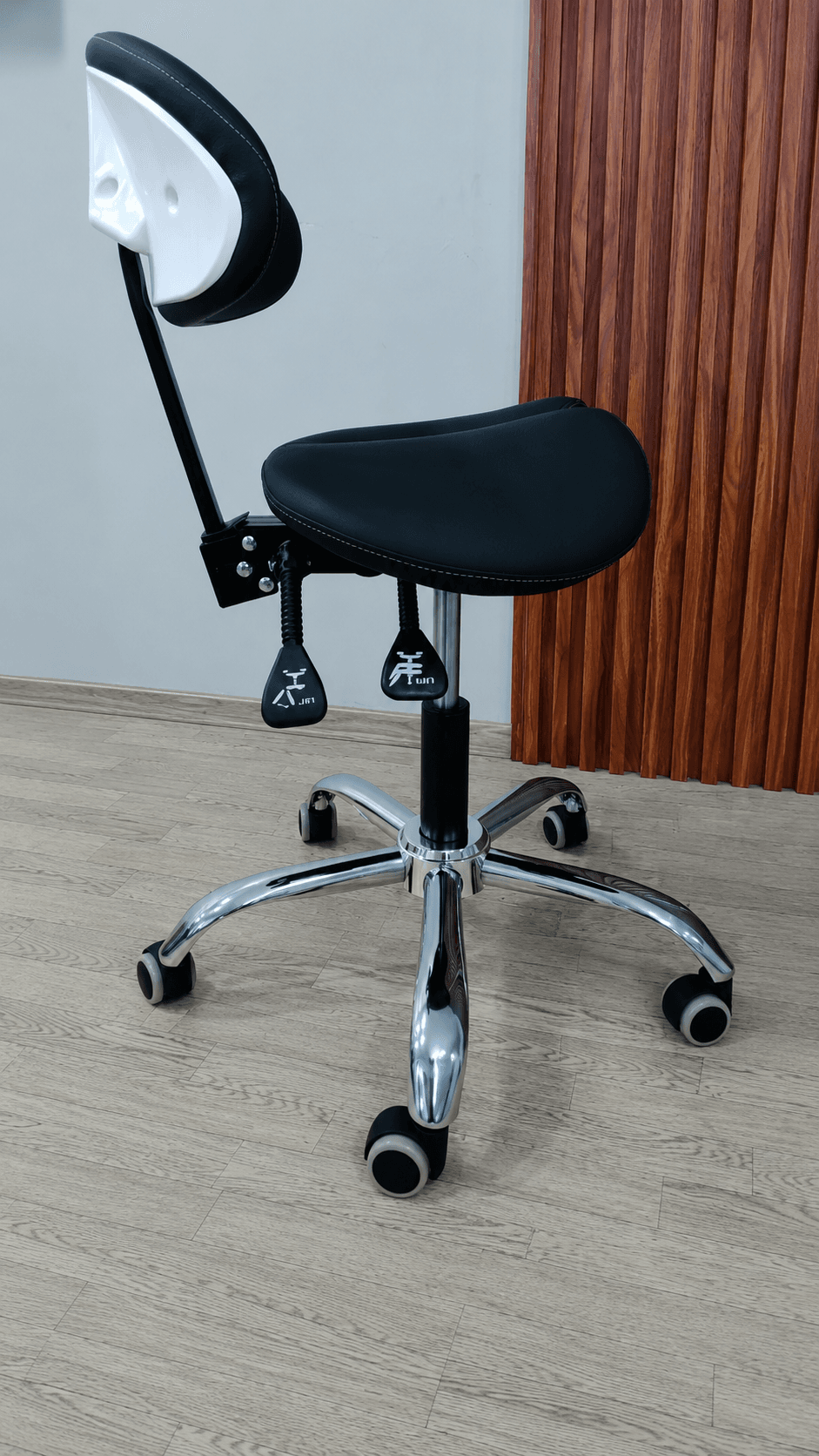 Taburete Súper Ergonómico Pro<span class="flyd-subtitulo-bold">Asiento Clínico Tipo Montura – Black Edition</span> Taburete Súper Ergonómico Pro<span class="flyd-subtitulo-bold">Asiento Clínico Tipo Montura – Black Edition</span> - Garantía y Servicio Técnico FlyD