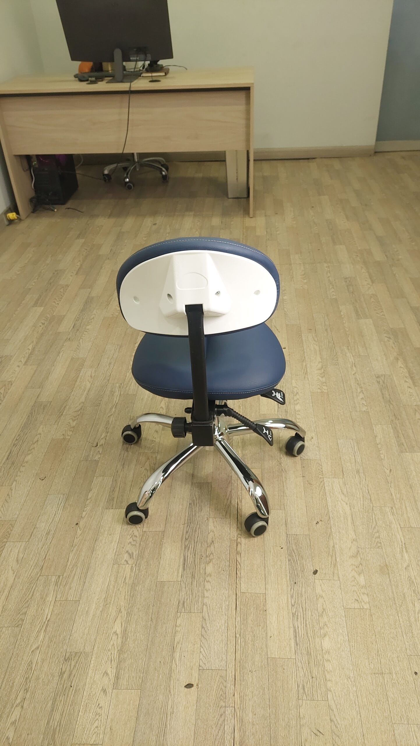 Taburete Súper Ergonómico Pro<span class="flyd-subtitulo-bold">Asiento Clínico Tipo Montura Avanzado – Edición Azul</span> Taburete Súper Ergonómico Pro<span class="flyd-subtitulo-bold">Asiento Clínico Tipo Montura Avanzado – Edición Azul</span> - Distribuidor Autorizado en Lima