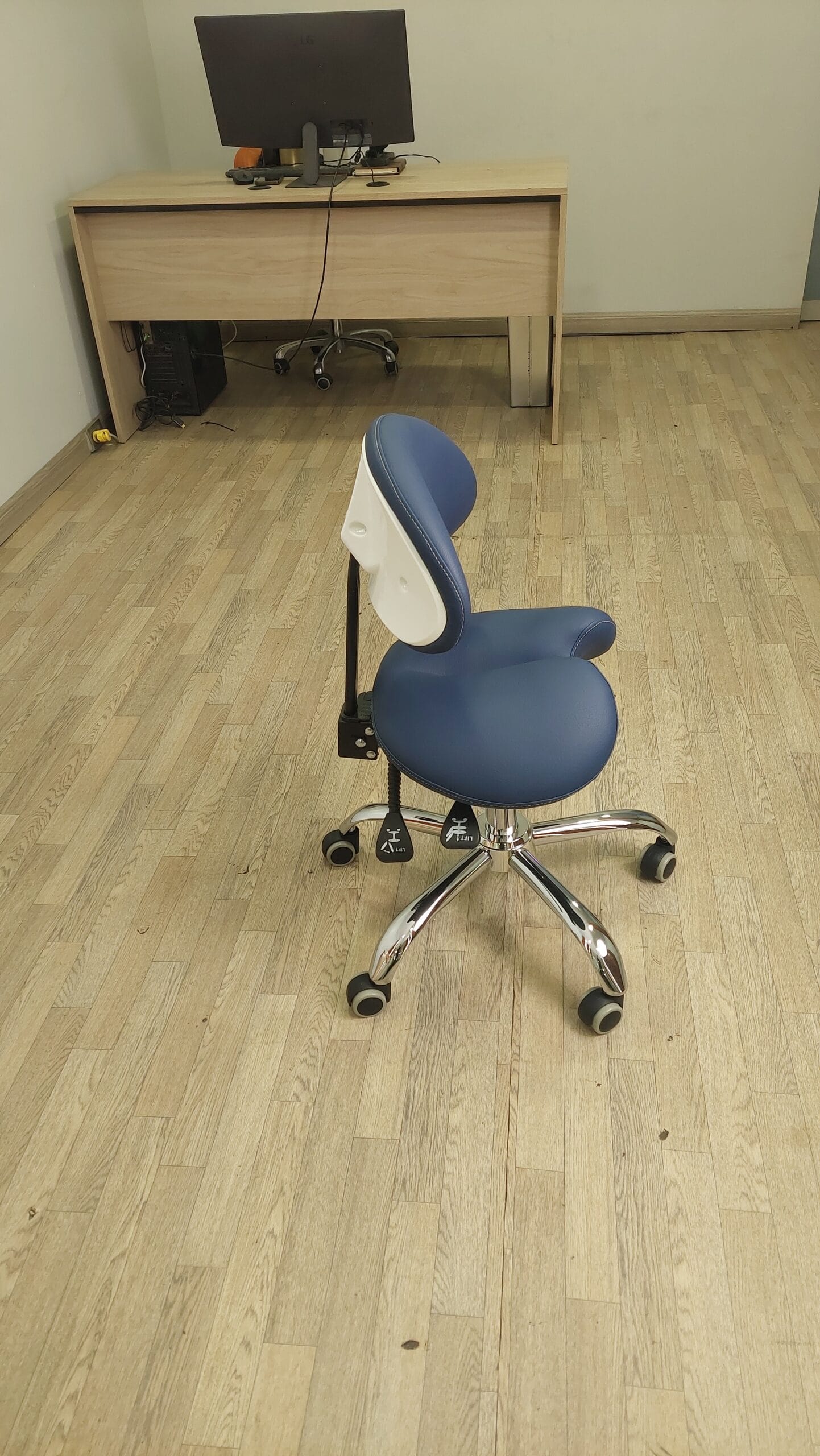 Taburete Súper Ergonómico Pro<span class="flyd-subtitulo-bold">Asiento Clínico Tipo Montura Avanzado – Edición Azul</span> Taburete Súper Ergonómico Pro<span class="flyd-subtitulo-bold">Asiento Clínico Tipo Montura Avanzado – Edición Azul</span> - Distribuidor Autorizado en Lima