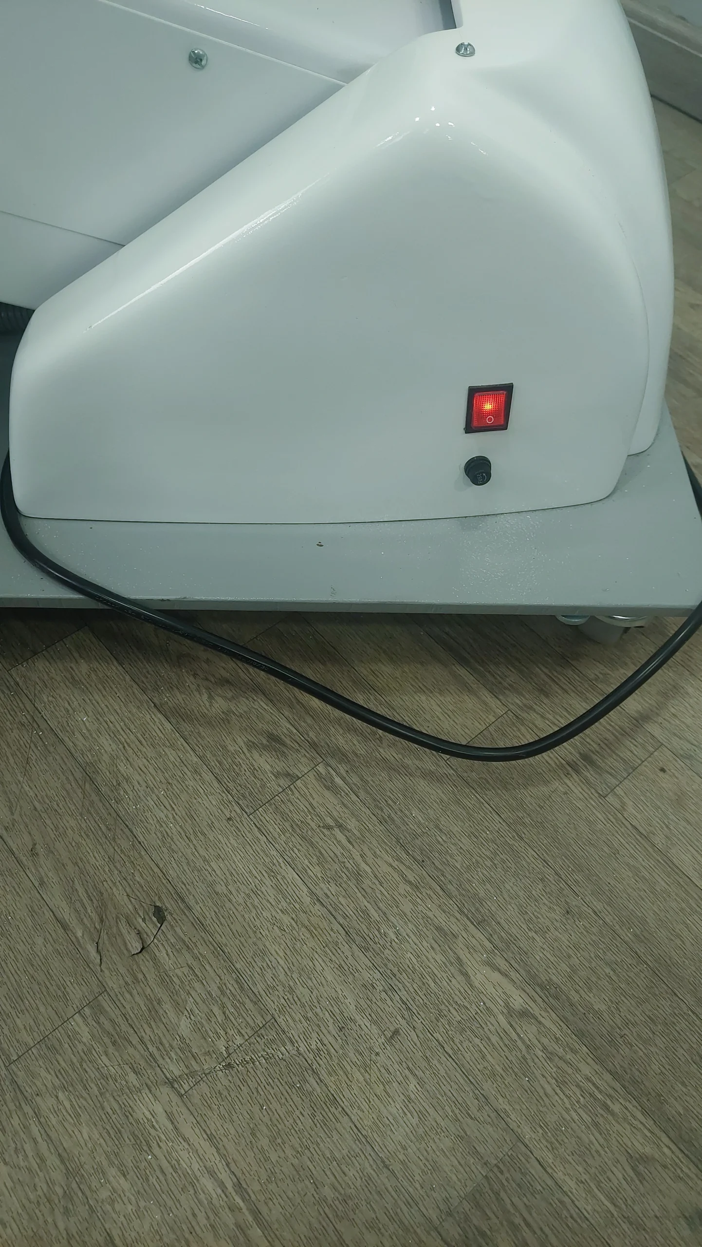 Camilla Eléctrica de 3 Motores con Lámpara LED para Cirugía Estética e Implantes Camilla Eléctrica de 3 Motores con Lámpara LED para Cirugía Estética e Implantes - Distribuidor Autorizado en Lima